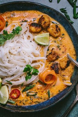  Khao Soi Gà: Món Ngon Khó Chối Trời Có Vị Đậm Đà Của Hạt Curry Phù Hợp Với Thịt Gà Non Giòn Tan!