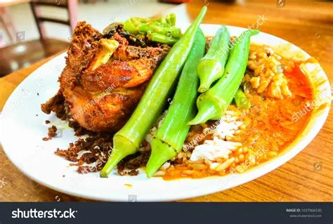  Nasi Kandar - Món cơm nóng hổi với hương vị cay nồng mê hoặc của nước sốt Malaysia!